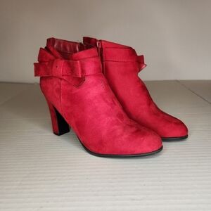 Onessa”Red Suede Heeled Ankle Zipper Booties With Bow By IMPO Size 8